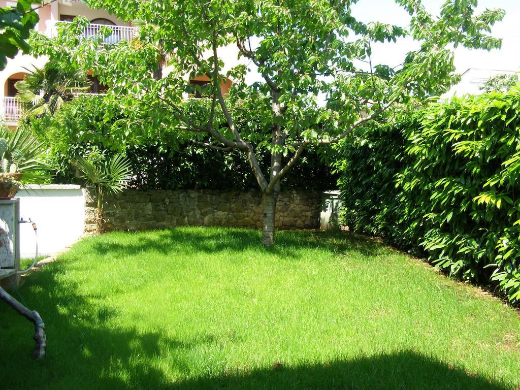 Apartments & Room Mariza Rovigno Esterno foto